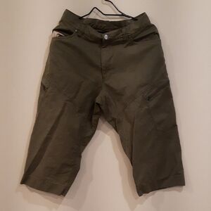 Arc'teryx Green Cargo Shorts Relaxed Fit